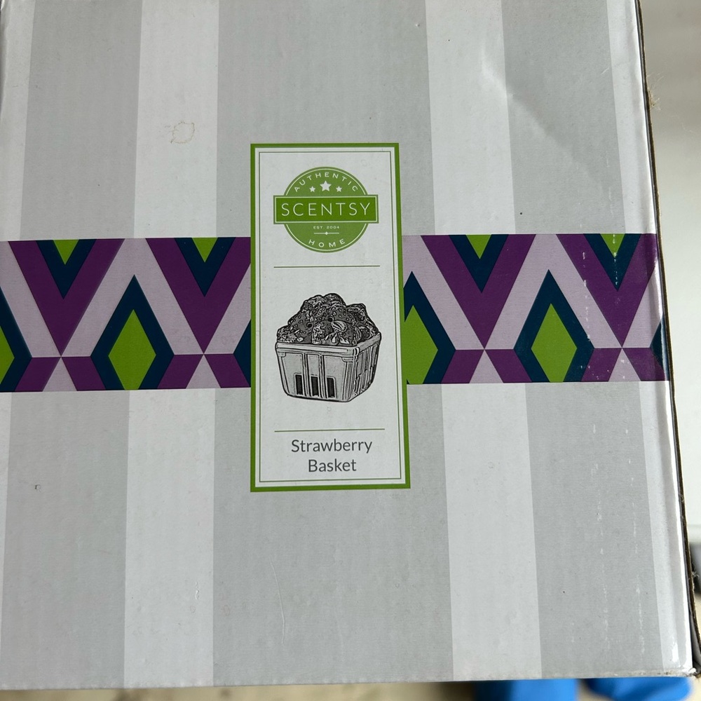 Scentsy NIB Strawberry Basket